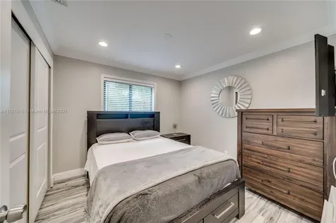 141 SW 52nd Terrace Plantation FL 33317