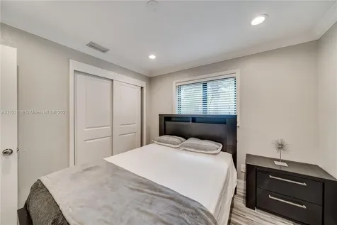 141 SW 52nd Terrace Plantation FL 33317