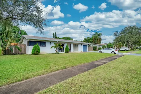 141 SW 52nd Terrace Plantation FL 33317