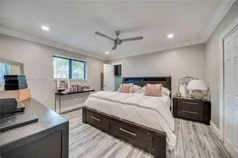 141 SW 52nd Terrace Plantation FL 33317