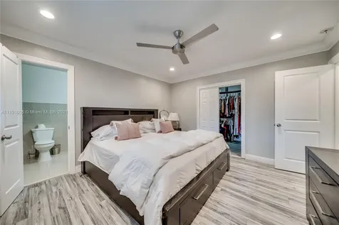 141 SW 52nd Terrace Plantation FL 33317