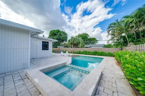 141 SW 52nd Terrace Plantation FL 33317
