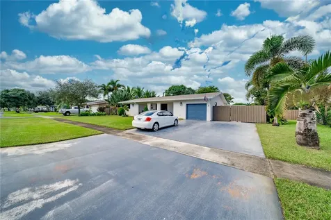141 SW 52nd Terrace Plantation FL 33317
