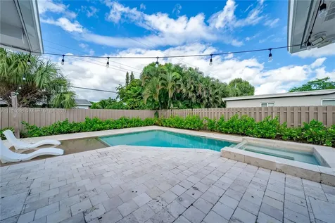 141 SW 52nd Terrace Plantation FL 33317