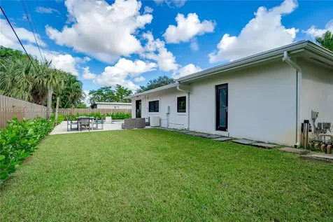 141 SW 52nd Terrace Plantation FL 33317