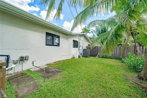 141 SW 52nd Terrace Plantation FL 33317