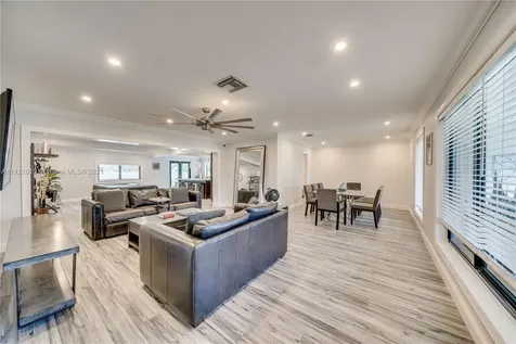 141 SW 52nd Terrace Plantation FL 33317