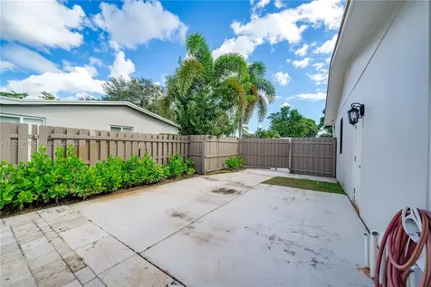 141 SW 52nd Terrace Plantation FL 33317