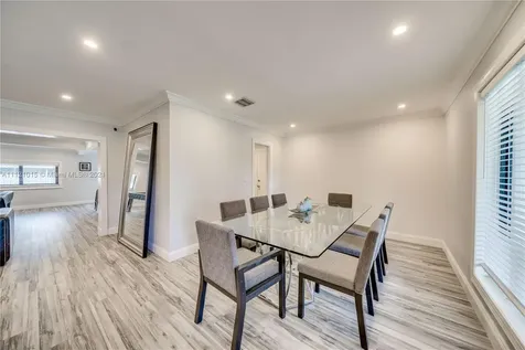 141 SW 52nd Terrace Plantation FL 33317