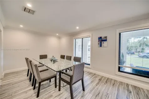 141 SW 52nd Terrace Plantation FL 33317