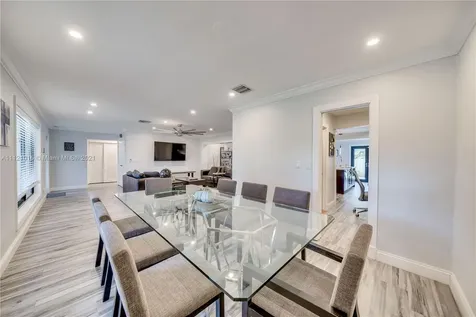 141 SW 52nd Terrace Plantation FL 33317