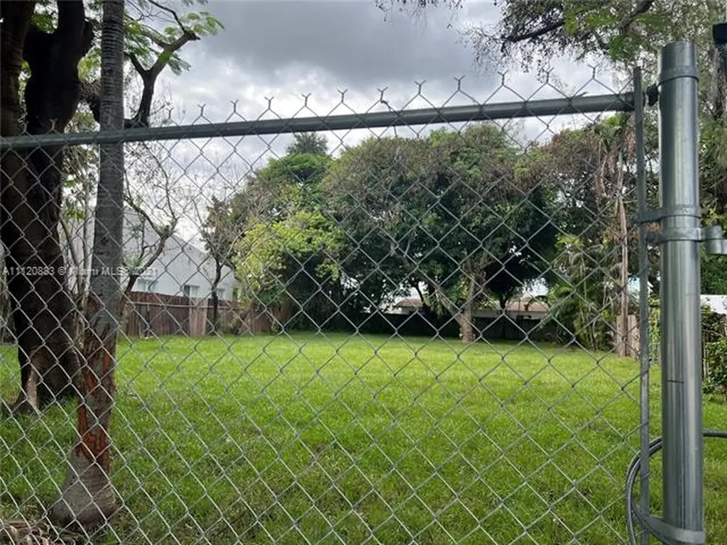 1016 SW 13th Court Miami FL 33135