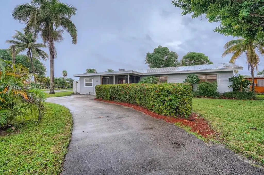 620 NE 8th Court Pompano Beach FL 33060