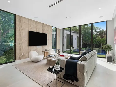 5470 Sunset Drive Miami FL 33143
