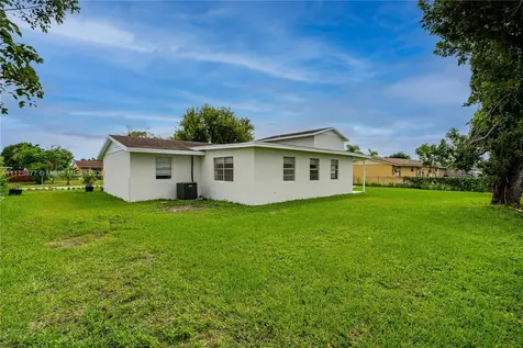 588 SW 16th Terrace Homestead FL 33030