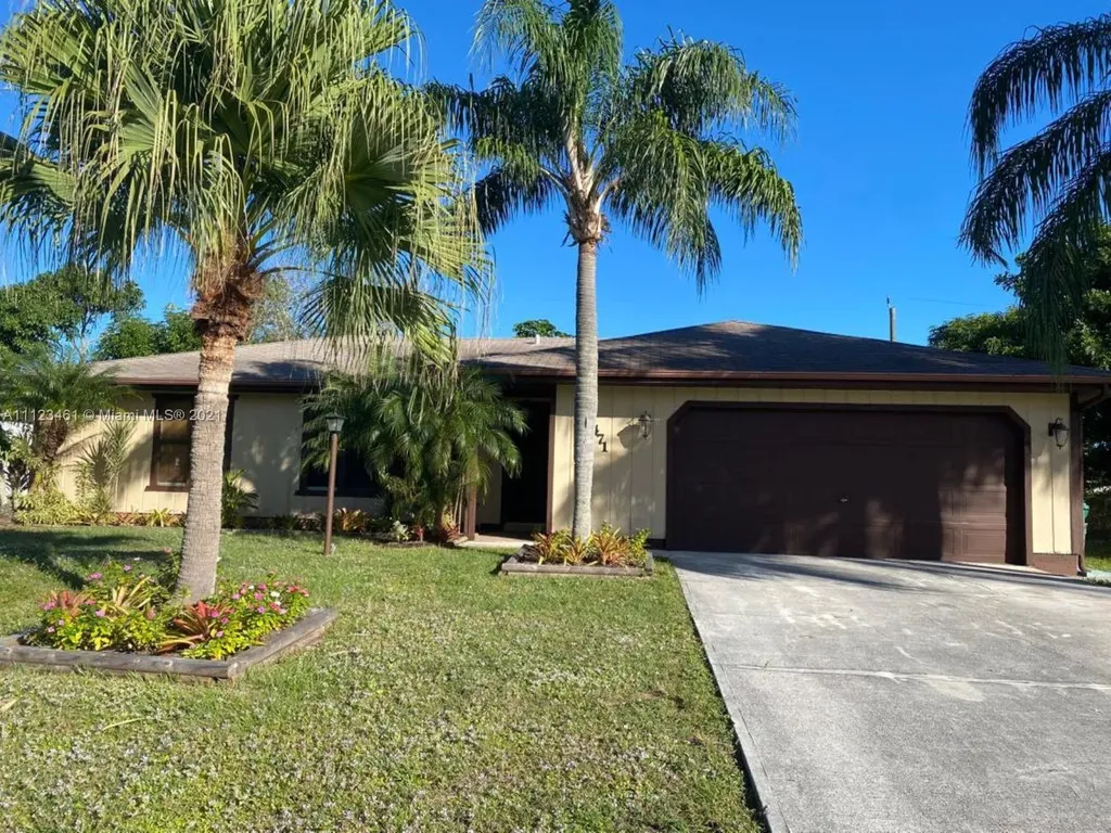 471 SE Lancaster Avenue Port St. Lucie FL 34984