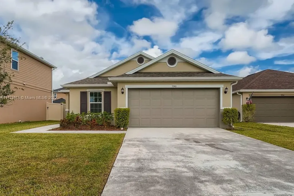 5940 NW Pine Trail Circle Port St. Lucie FL 34983