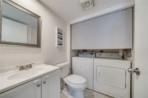 9954 NW 6th Place Plantation FL 33324