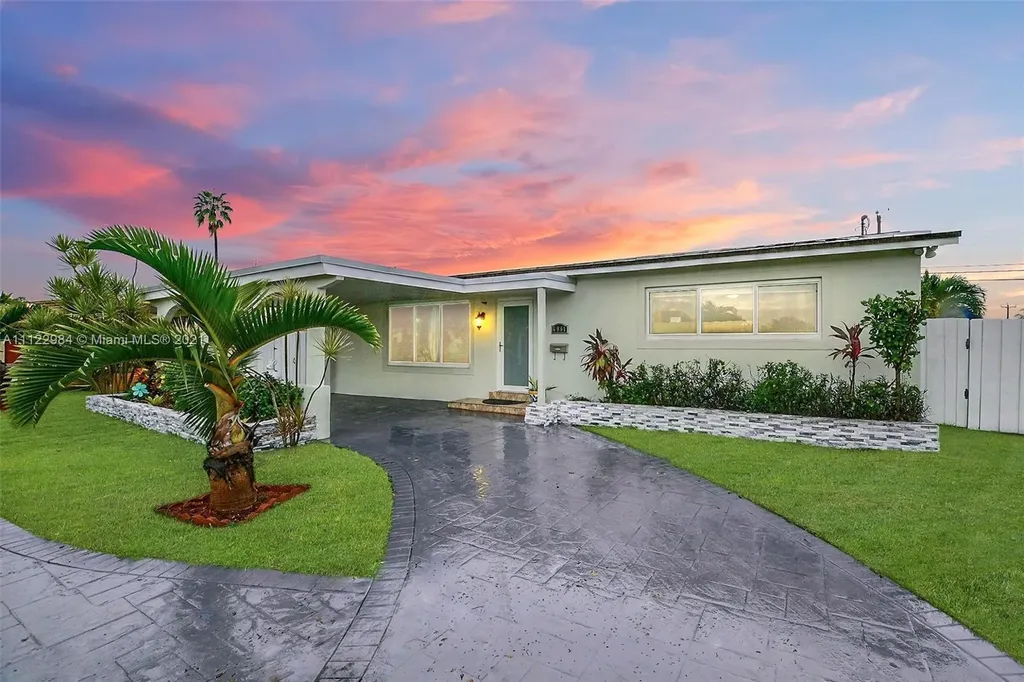 6961 SW 10th Street Pembroke Pines FL 33023