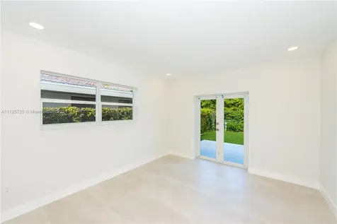 725 W 51st Street Miami Beach FL 33140