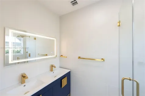 725 W 51st Street Miami Beach FL 33140