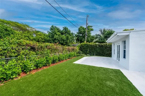 725 W 51st Street Miami Beach FL 33140