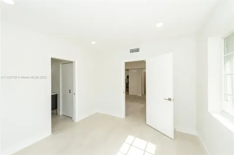 725 W 51st Street Miami Beach FL 33140