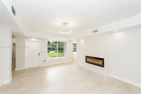 725 W 51st Street Miami Beach FL 33140