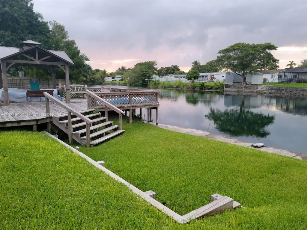 20300 Bel Aire Drive Cutler Bay FL 33189
