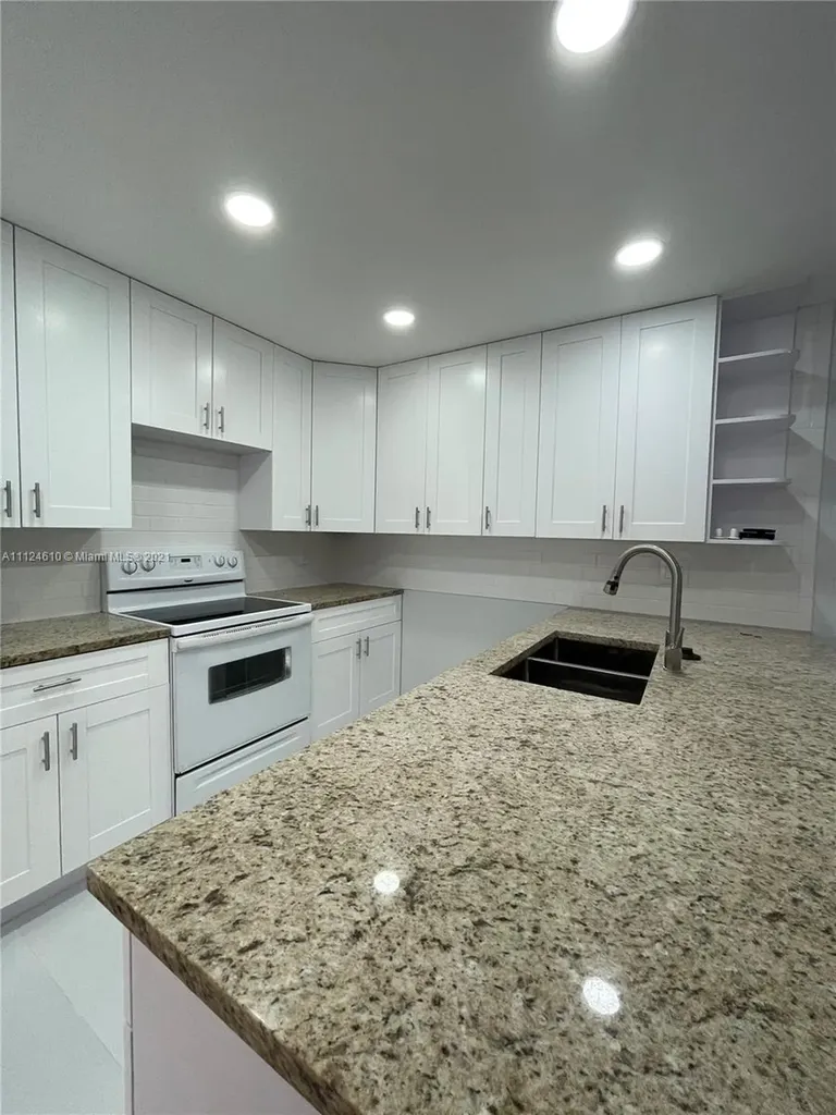 824 SW 118th Terrace Davie FL 33325