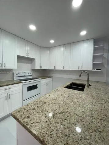 824 SW 118th Terrace Davie FL 33325