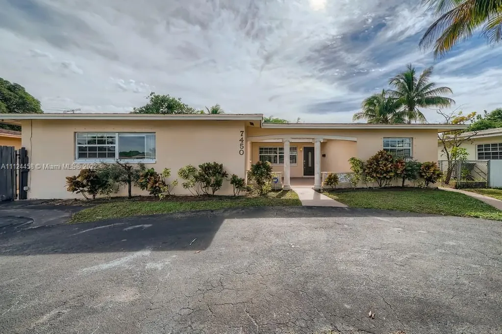 7450 Cleveland Street Hollywood FL 33024