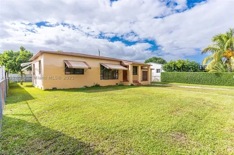 270 W 61st Street Hialeah FL 33012