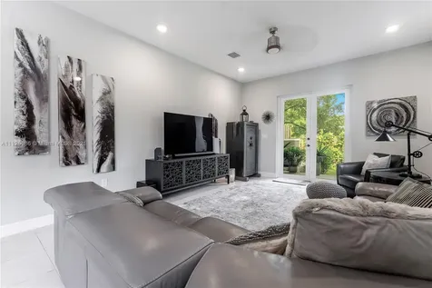 1035 NE 33rd Street Oakland Park FL 33334