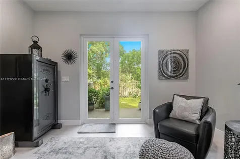 1035 NE 33rd Street Oakland Park FL 33334