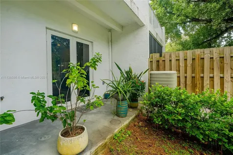 1035 NE 33rd Street Oakland Park FL 33334