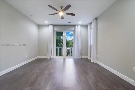 1035 NE 33rd Street Oakland Park FL 33334