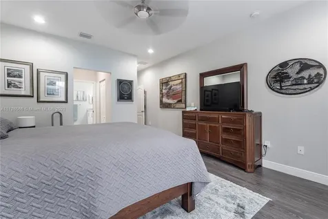 1035 NE 33rd Street Oakland Park FL 33334