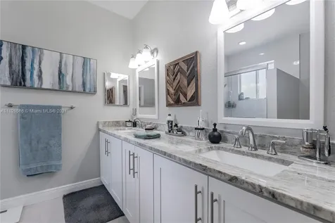 1035 NE 33rd Street Oakland Park FL 33334