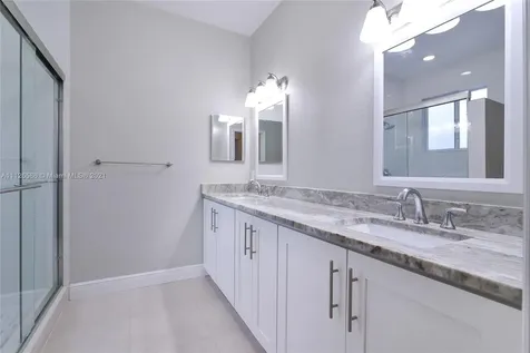 1035 NE 33rd Street Oakland Park FL 33334