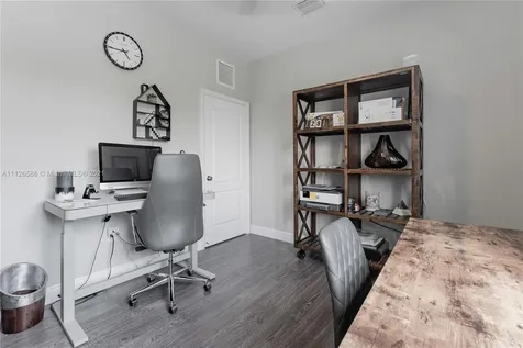 1035 NE 33rd Street Oakland Park FL 33334