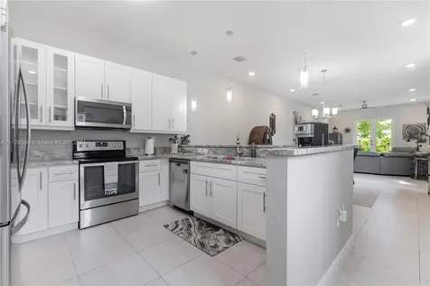 1035 NE 33rd Street Oakland Park FL 33334