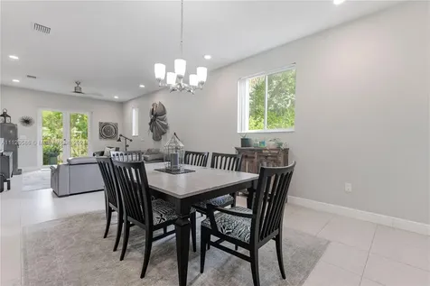 1035 NE 33rd Street Oakland Park FL 33334