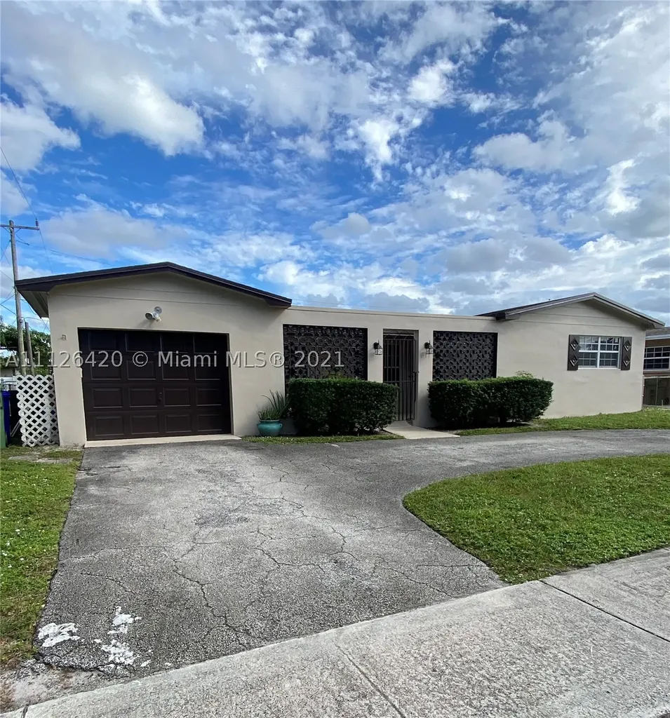 611 SW 71st Way Pembroke Pines FL 33023