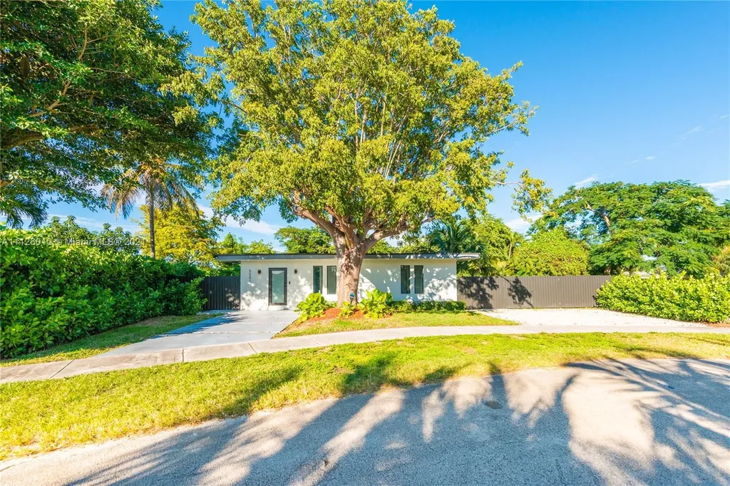 5201 SW 99th Court Miami FL 33165