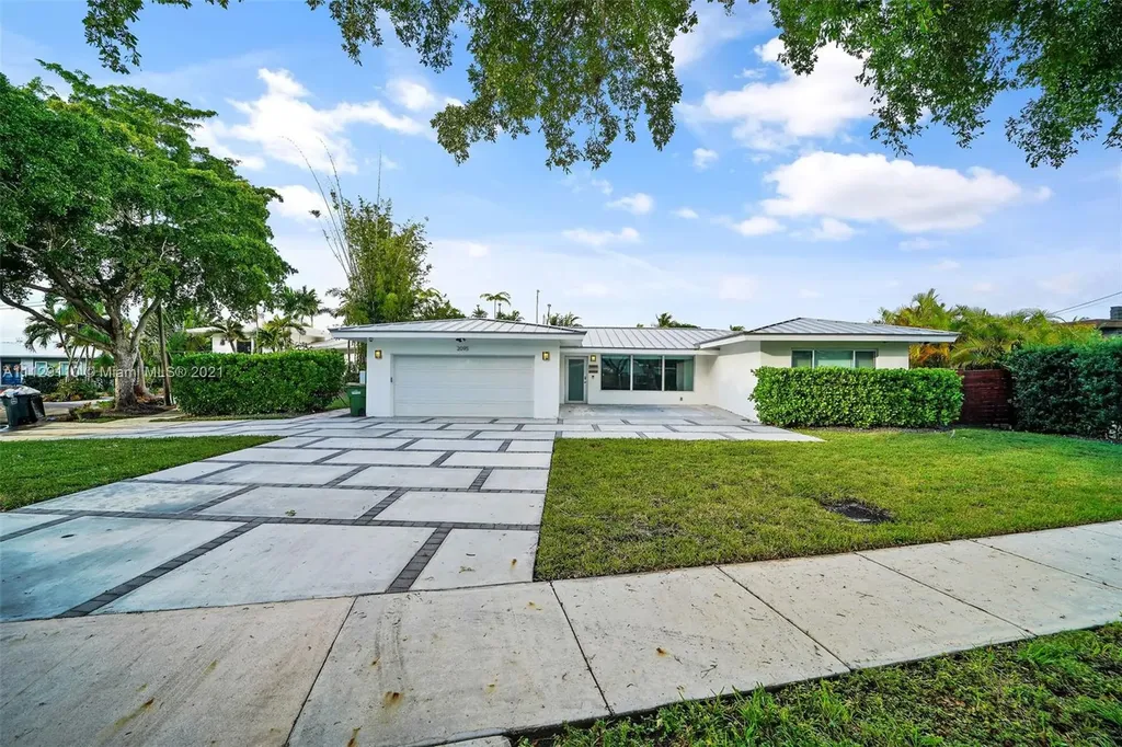 2095 N Hibiscus Drive North Miami FL 33181