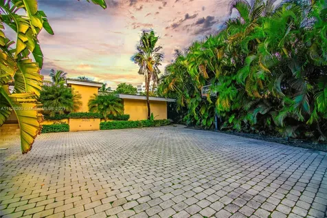 10321 E Broadview Drive Bay Harbor Islands FL 33154