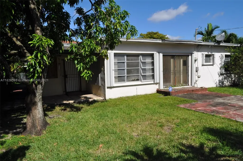 870 SE 6th Place Hialeah FL 33010