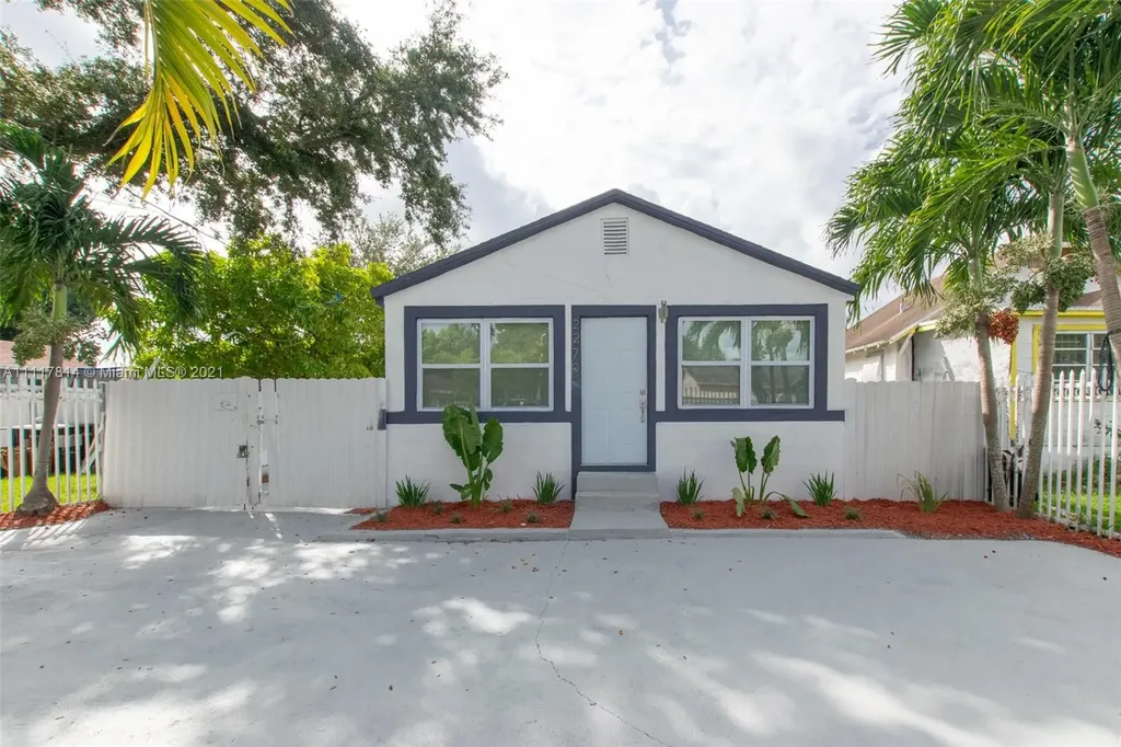 2270 NW 59th Street Miami FL 33142