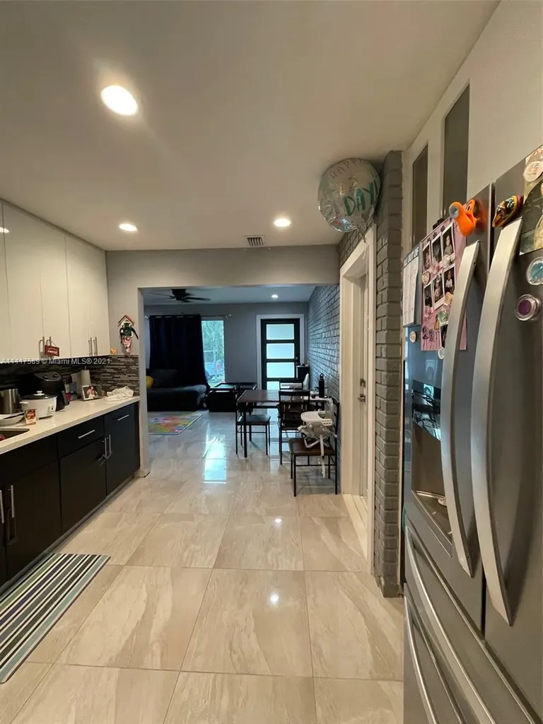 3411 N 72nd Way Hollywood FL 33024